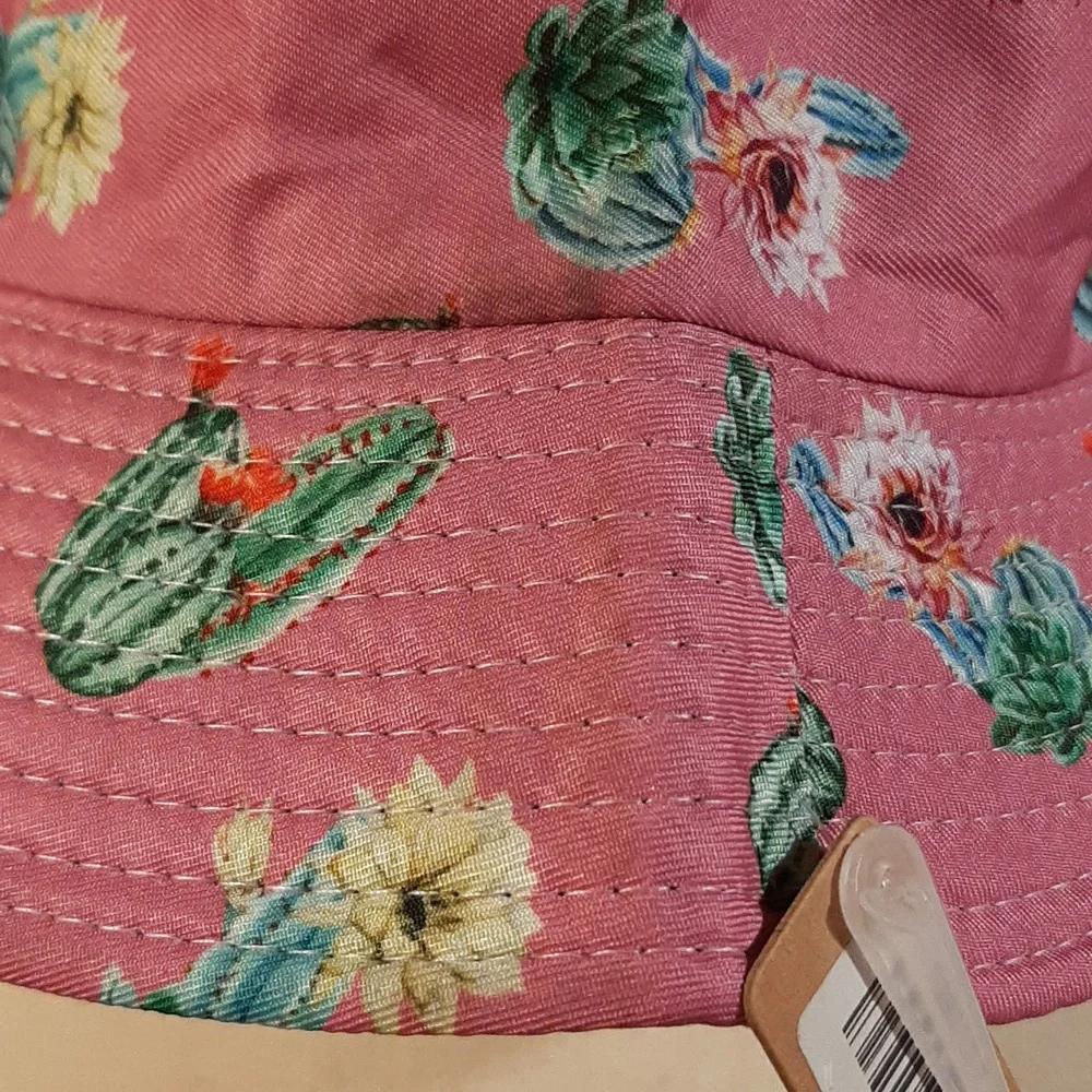 🥀NWT Purple and Black Reversible Cactus Bucket Hat🥀